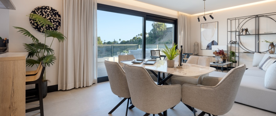 Marbella Lake, Apartments mit großzügigem, hellem Wohnbereich und Panoramablick