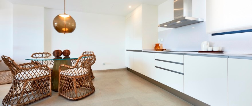 Moderne Küche eines Apartments in der neu erbauten Wohnanlage Ikat
