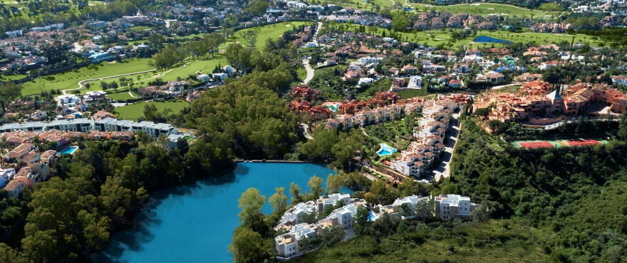 Marbella Lake, new apartments with communal pools and gardens