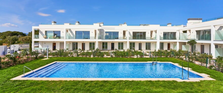 New townhouses with communal pool in the Bay of Palma