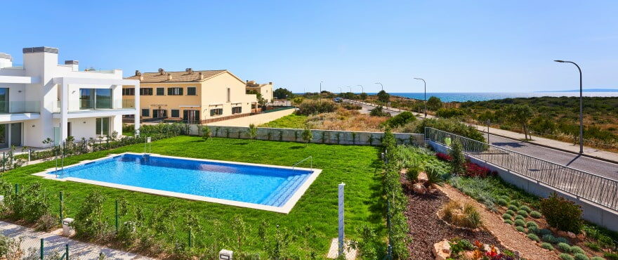 New townhouses with garden in Cala Estancia, Mallorca