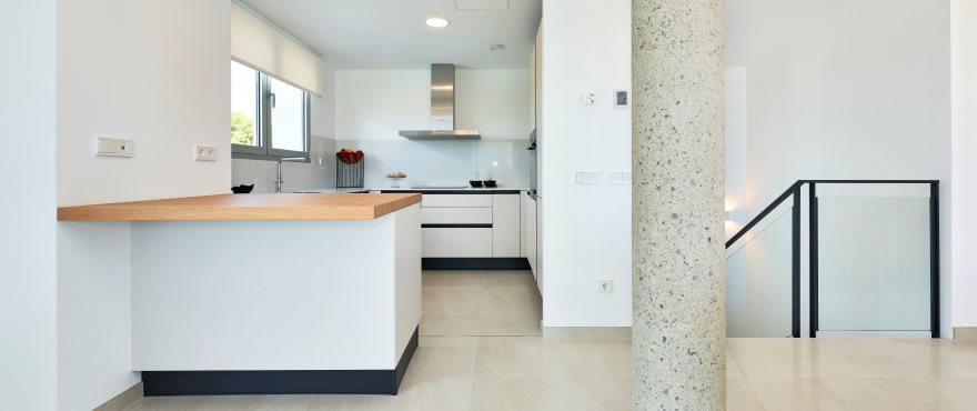 Cocina abierta y moderna en Sa Galera