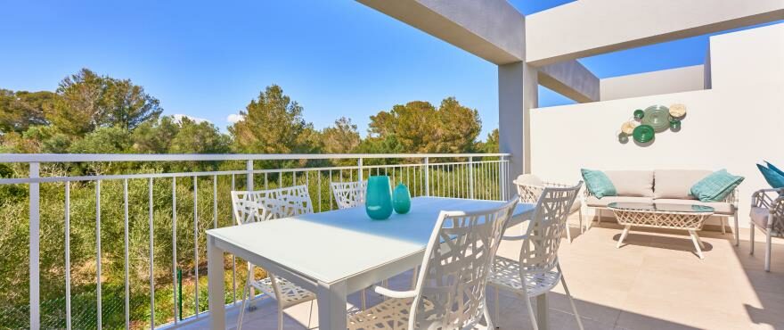 Neubau-Apartments mit großen Terrassen in Cala Bona, Mallorca
