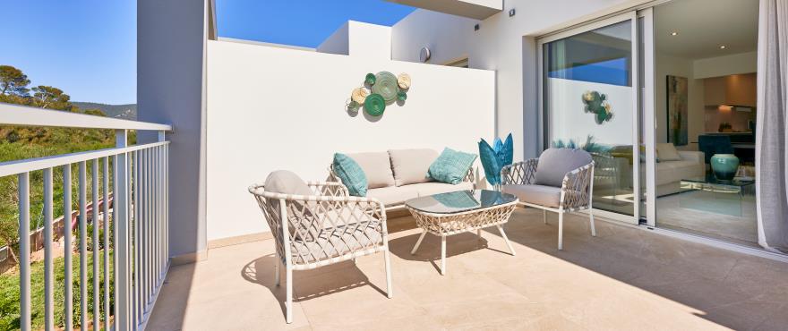 Neubau-Apartments mit großen Terrassen in Cala Bona, Mallorca