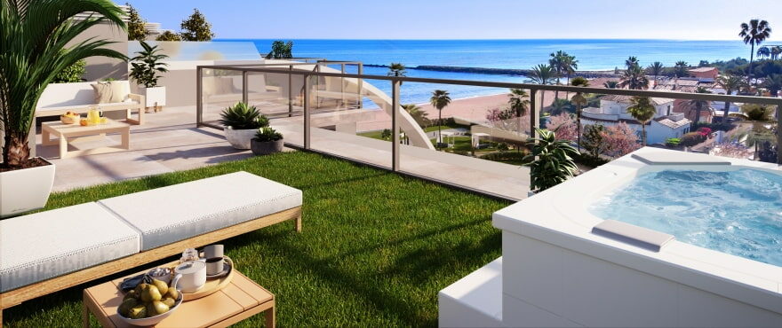 Großzügige Terrasse mit Meerblick einer Penthouse-Wohnung in der Wohnanlage Bella Beach