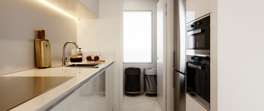 Moderne, offene Küche eines Apartments in der Wohnanlage Bella Beach, Dénia, Alicante