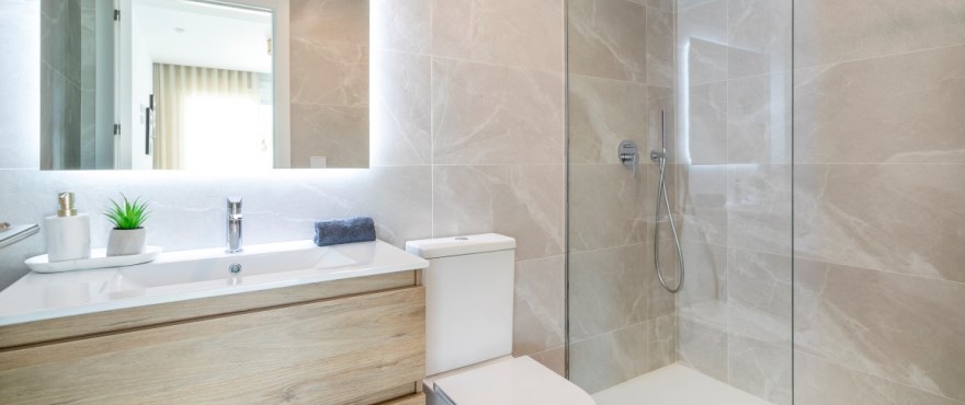 Moderne complete badkamer