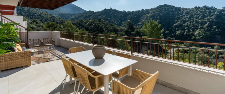 Almazara Forest, Istán: Neubau-Apartments mit Terrasse und Panoramablick