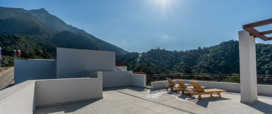 Almazara Forest, Istán: Neubau-Apartments mit Terrasse und Panoramablick