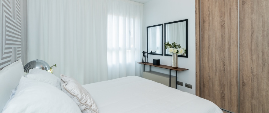 Ruime en lichte slaapkamer in een rustige omgeving, La Cala Golf Resort