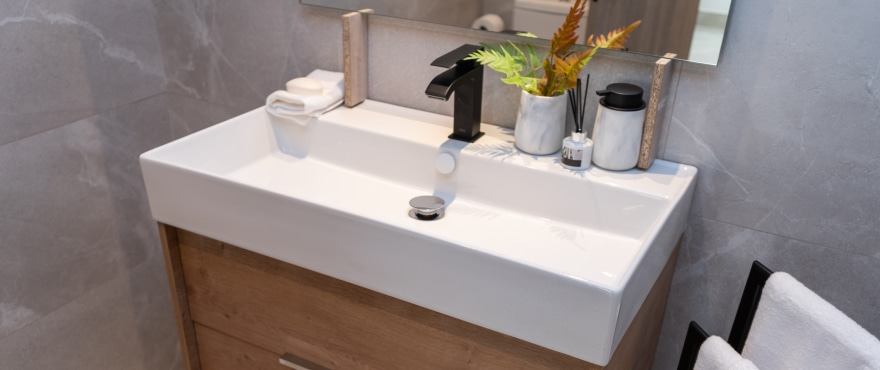 Almazara Hills, Istán: full modern bathroom with shower screen installed
