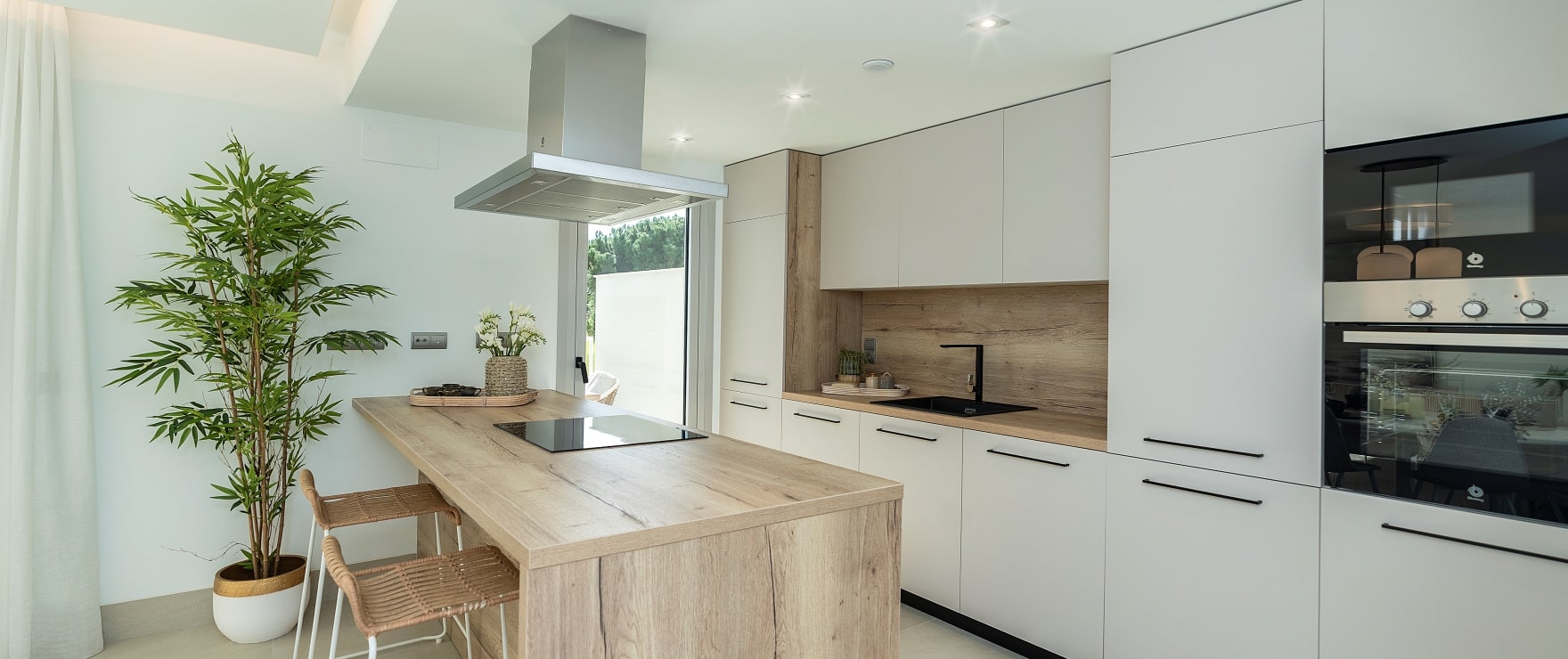 Moderne Küche der Neubauapartments, zu verkaufen in der Wohnanlage Solana Village, La Cala Resort