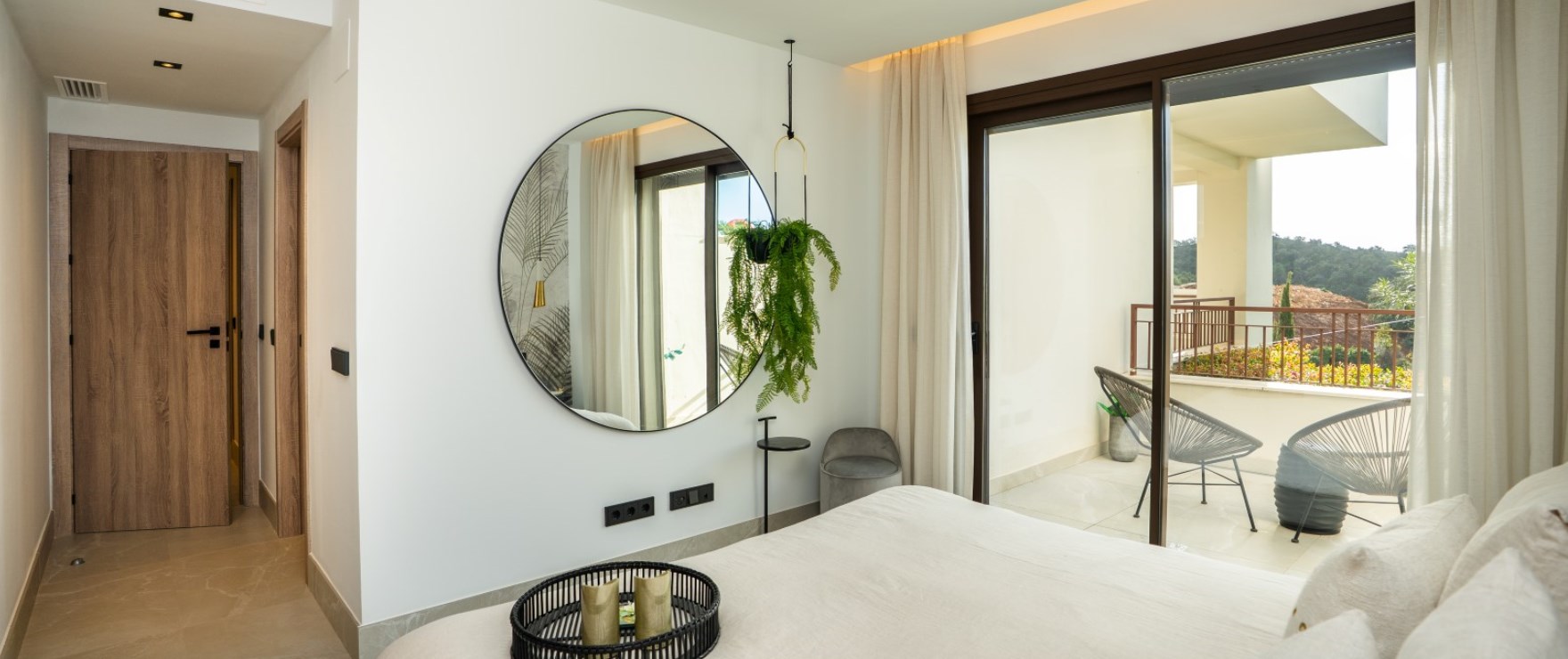 Almazara Forest, Istán: ruime en heerlijk lichte slaapkamer in rustige omgeving Almazara Forest, Istán: ruime en heerlijk lichte slaapkamer in rustige omgeving