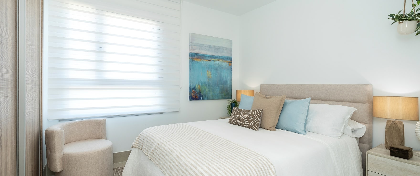 Großes, helles Schlafzimmer, im La Cala Golf Resort, in ruhiger Umgebung