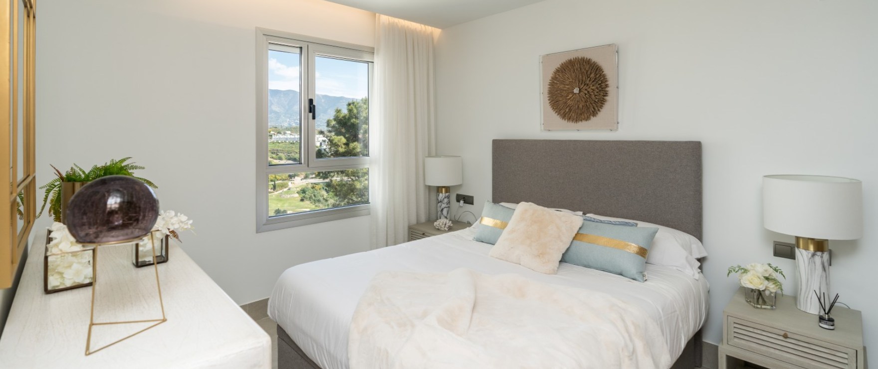 Solana Village: Bright spacious bedroom in a peaceful location, La Cala Golf Resort. Solana Village: Bright spacious bedroom in a peaceful location, La Cala Golf Resort.
