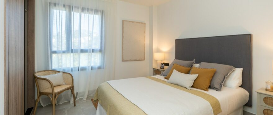 Almazara Forest, Istán: spacious and bright double bedroom in a quiet area