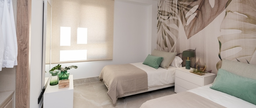 Almazara Hills, Istán: spacious and bright double bedroom in a quiet area