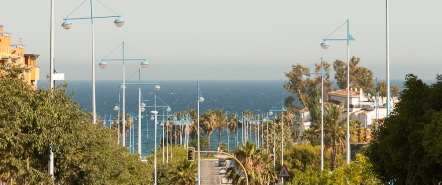 Neue Wohnungen zum Verkauf in San Pedro de Alcantara, Marbella. Das Meer ist nur wenige Gehminuten entfernt.