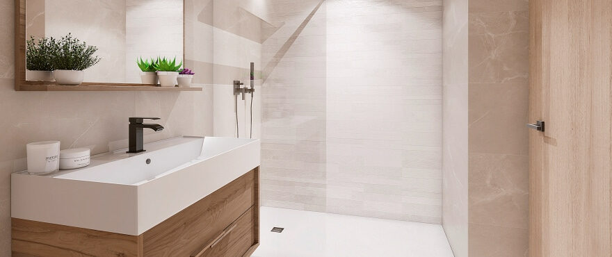 Almazara, Istán: baño moderno y completo con mamparas instaladas