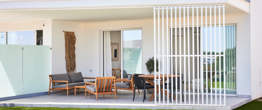 Terrasse mit Blick in Cala d'Or, Mallorca