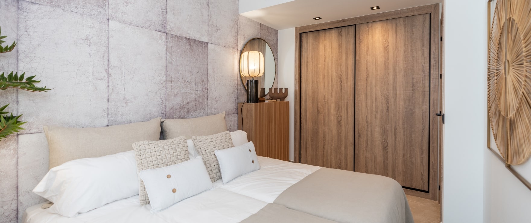 Lichte slaapkamer met uitzicht op de golfbaan in Belaria Lichte slaapkamer met uitzicht op de golfbaan in Belaria