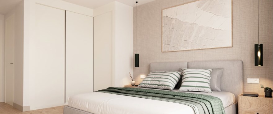 Lichtdurchflutetes Schlafzimmer mit schönem Ausblick im Wohnkomplex Azur in Alicante Golf