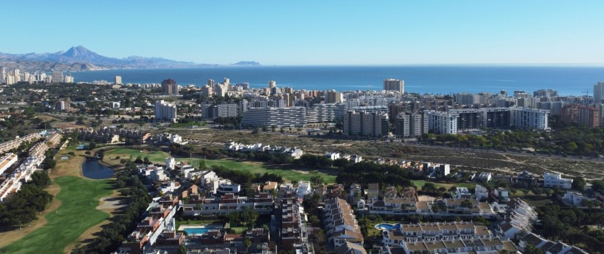 Nueva promoción de casas adosadas en el residencial de Alicante Golf