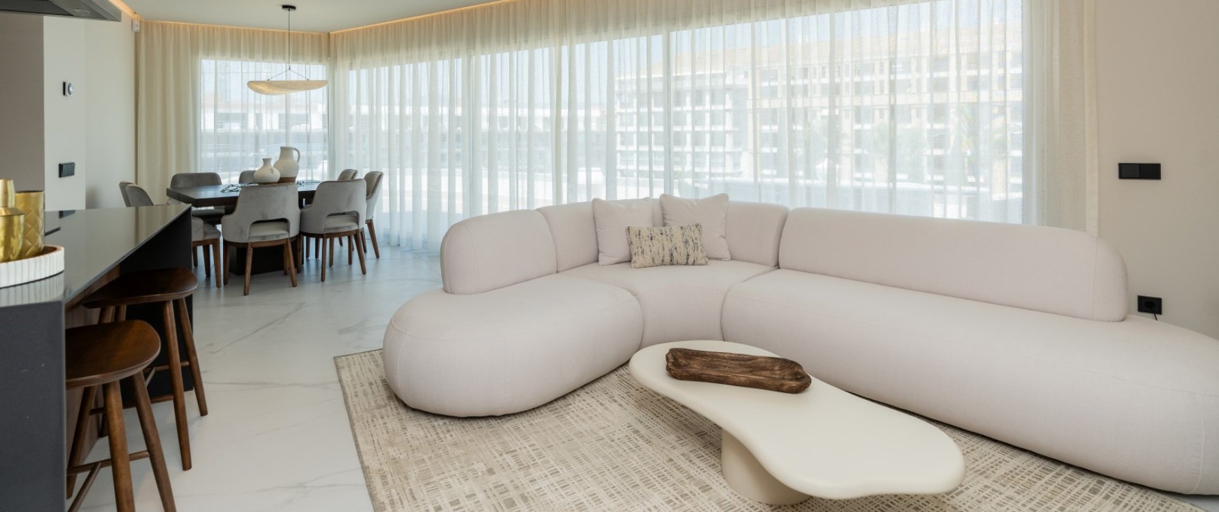 Mare, salon - salle à manger Lumineux dans les nouvelles propriétés à vendre