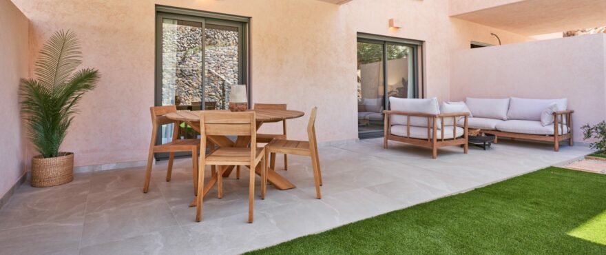 New townhouses with private gardens in Esporles