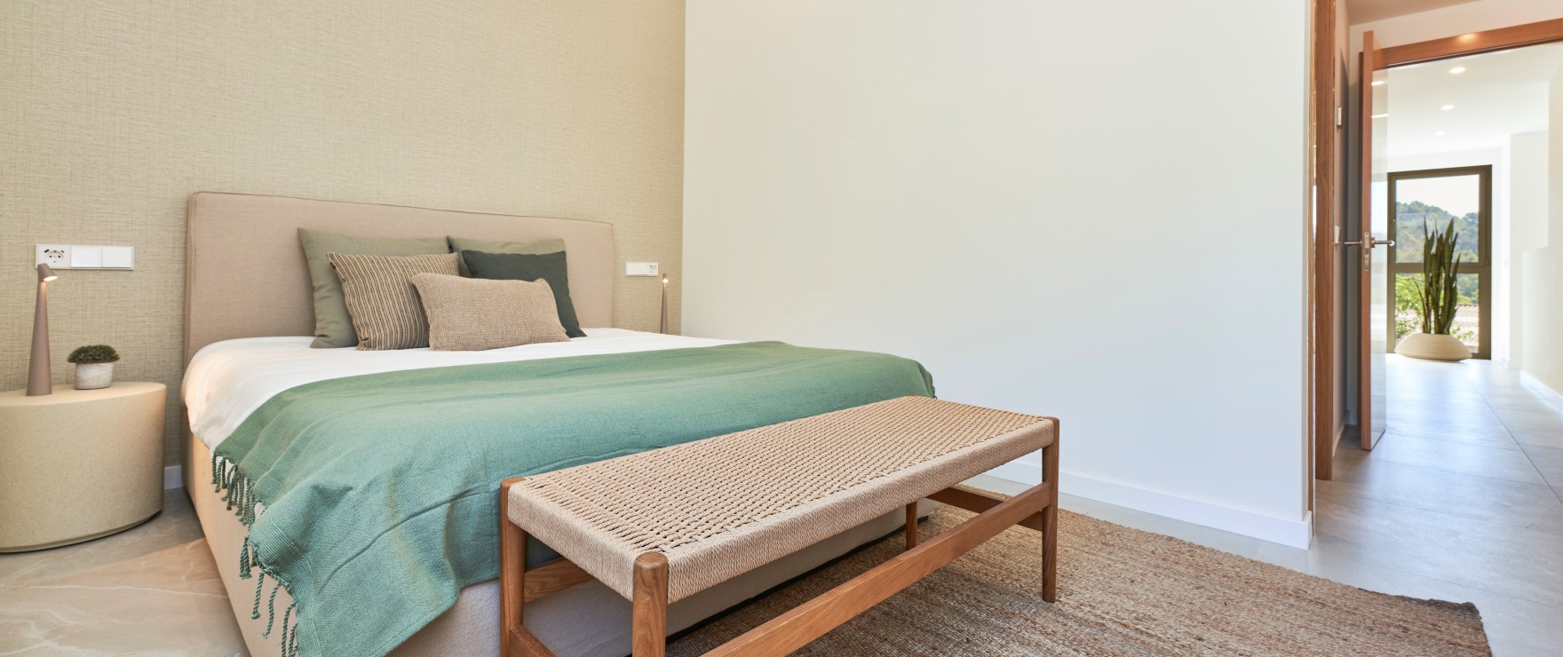 Double bedroom with en suite bathroom