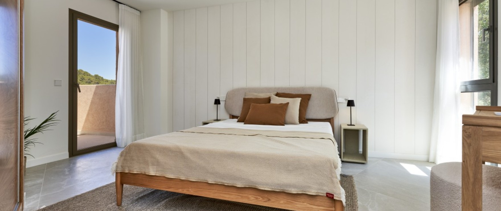 Es Voltor, bright bedroom with terrace in Esporles, Mallorca.