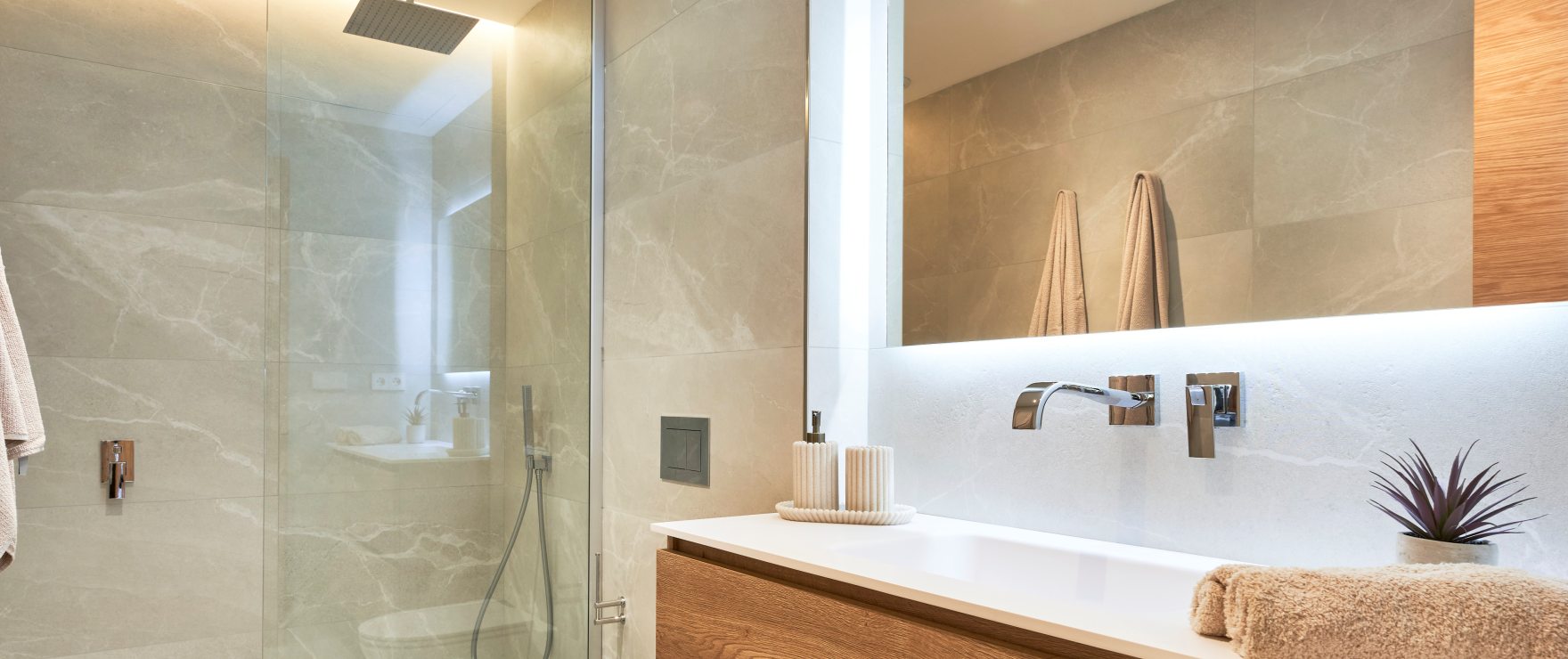 Full modern bathroom 
