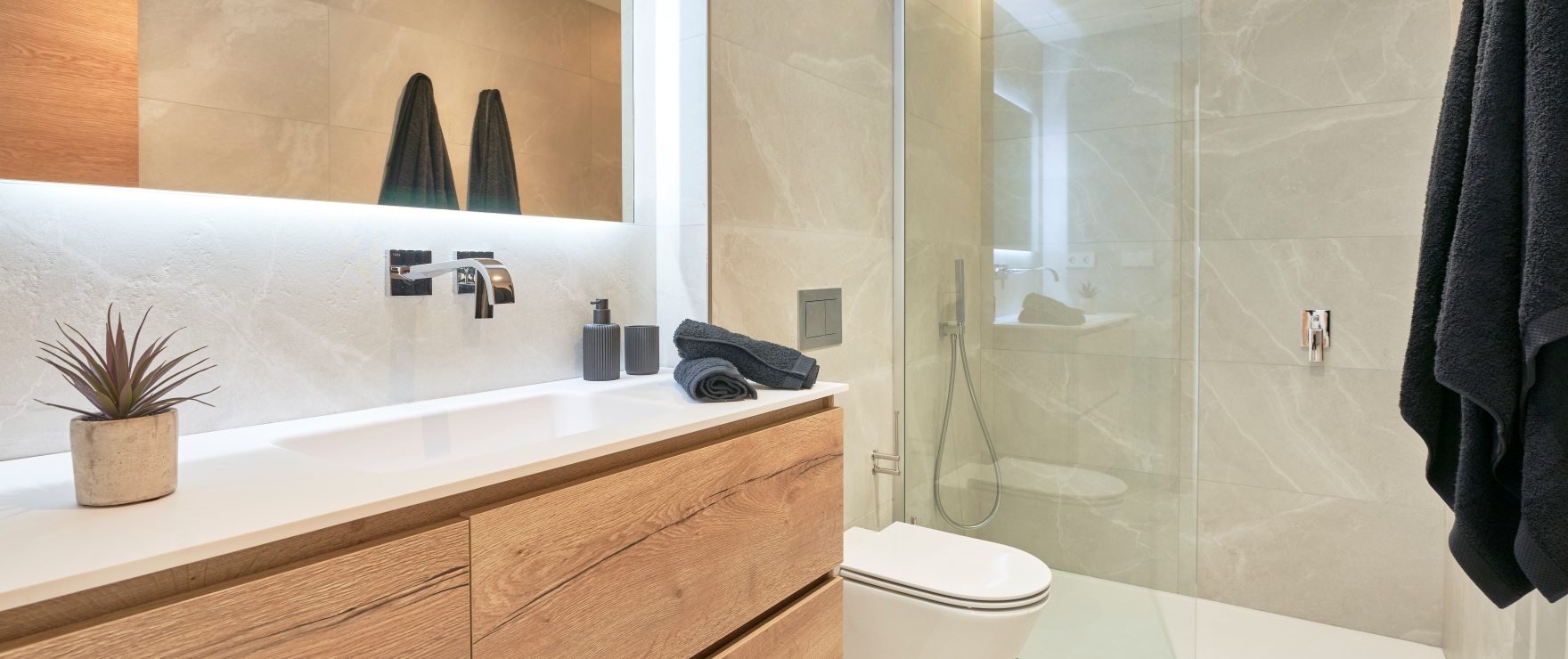 Full modern bathroom 