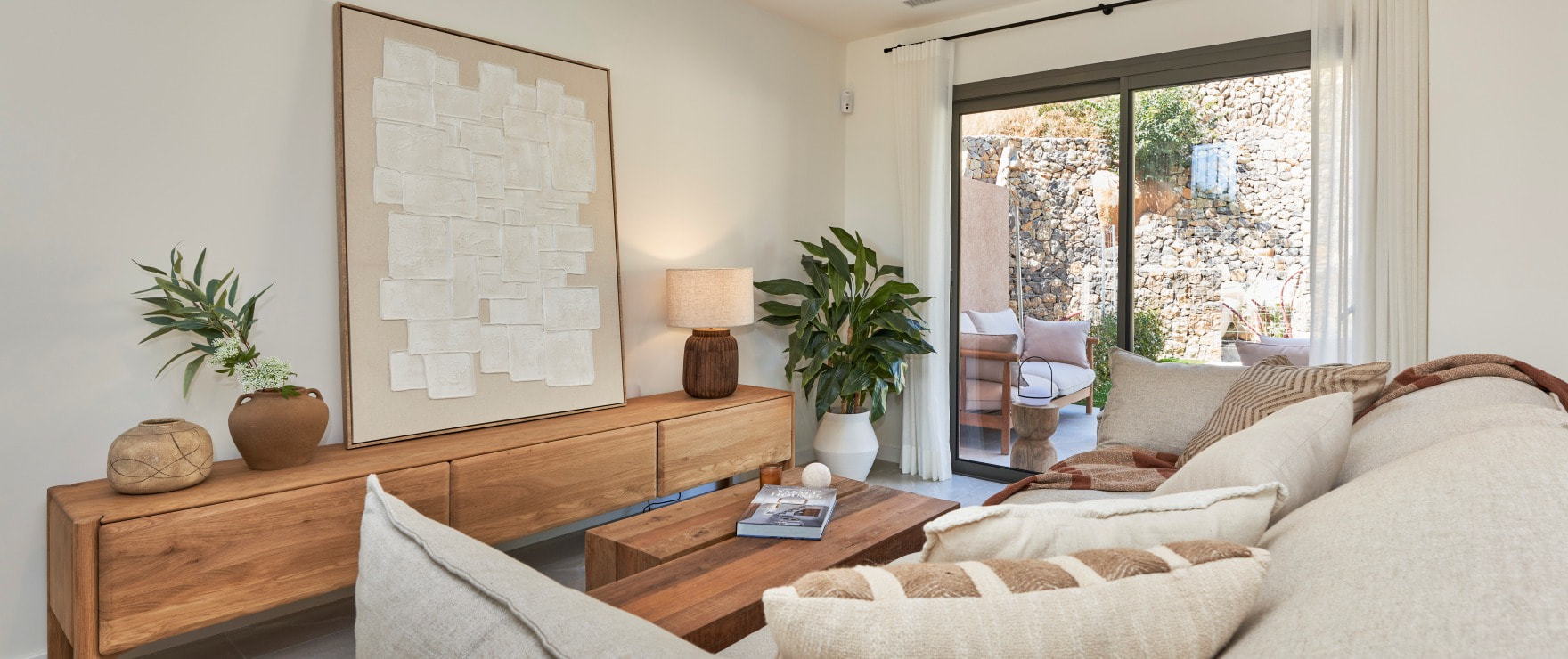 Bright and spacious living room at Es Voltor, Esporles