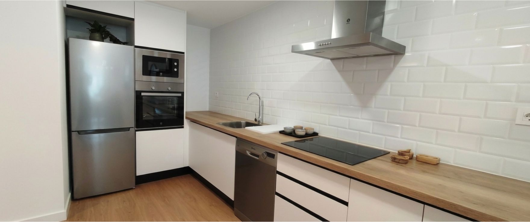 Allure: modern kitchen open to the salon Allure: modern kitchen open to the salon