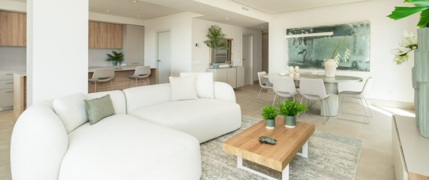 Salón luminoso en las nuevas viviendas Altura 160, en Benahavis