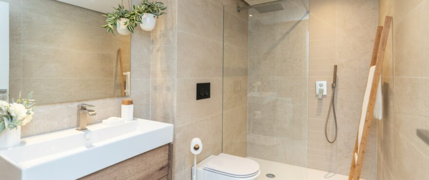 Moderno baño en apartamentos en venta Altura 160