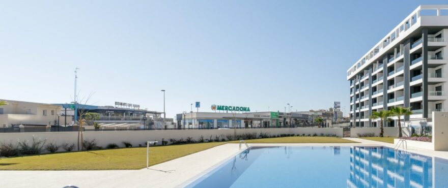 Eden Beach apartamenty: nowe apartamenty z basenami i ogrodem wspólnym. Torrevieja.
