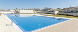 Eden Beach: nuevos apartamentos con piscina y jardín comunitario. Torrevieja.