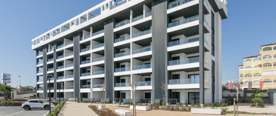 Eden Beach apartamenty: nowe apartamenty z basenami i ogrodem wspólnym. Torrevieja.