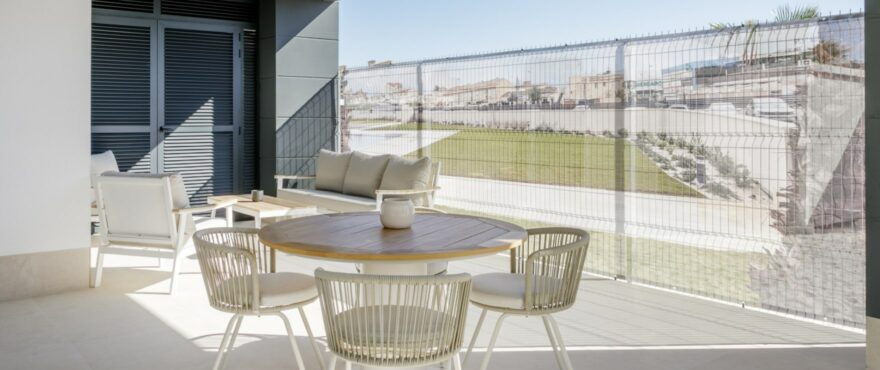 Eden Beach: Terraza con jardin privativo. Bajo.
