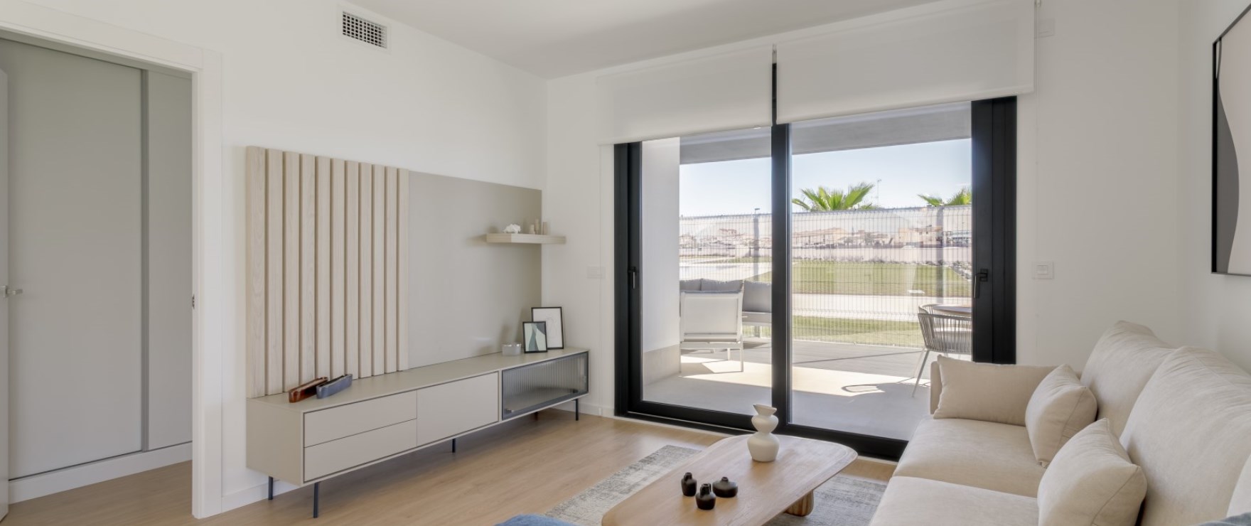 Helles Wohnzimmer mit Meerblick. Torrevieja. Costa Blanca.