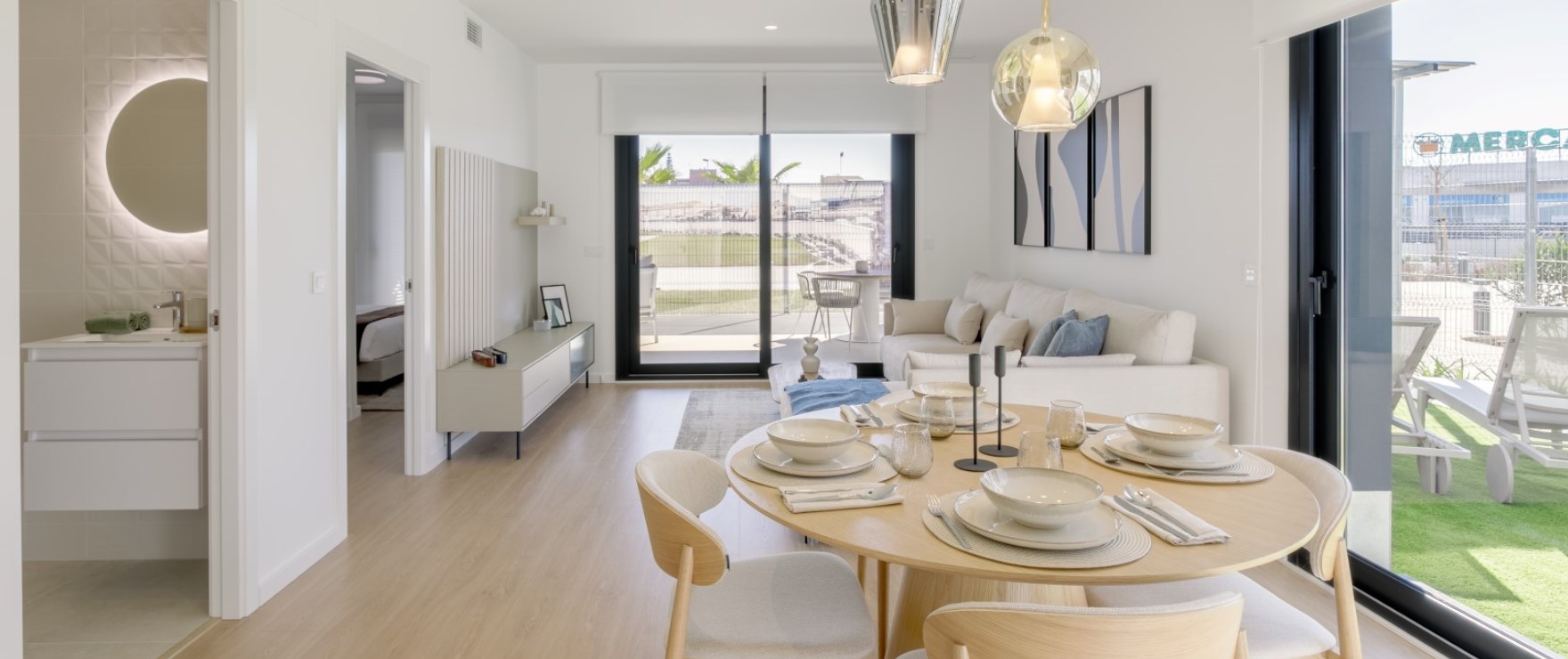 Helles Wohnzimmer mit Meerblick. Torrevieja. Costa Blanca.