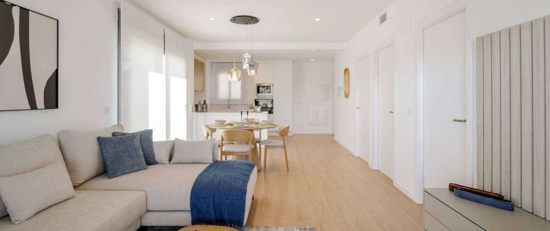 Lichte woonkamer in Eden Beach, La Mata