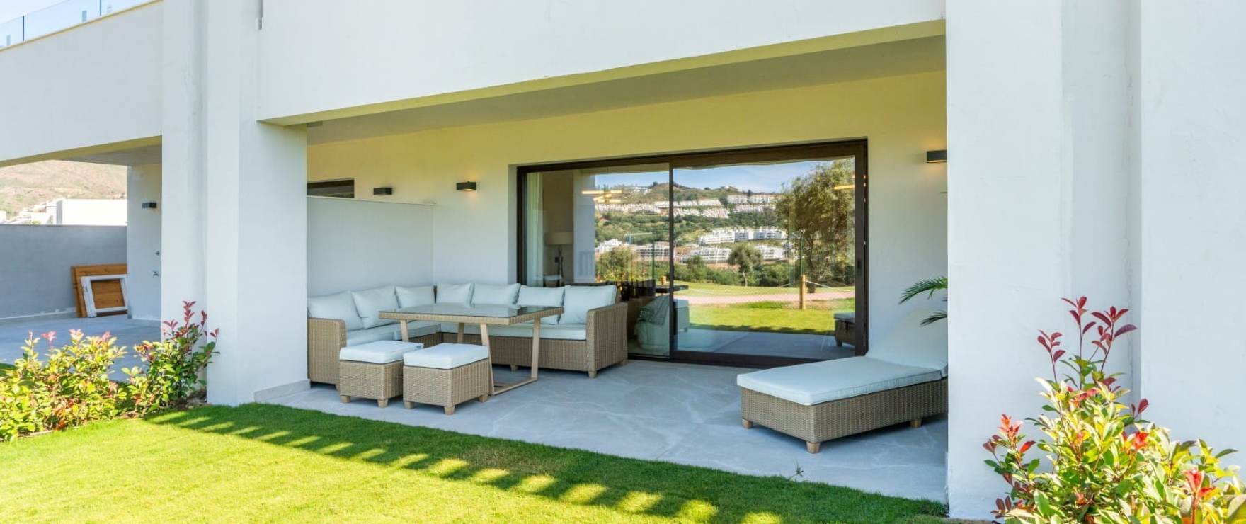 Stor terrasser med panoramautsikt över golfbanorna i La Cala Resort. Stor terrasser med panoramautsikt över golfbanorna i La Cala Resort.