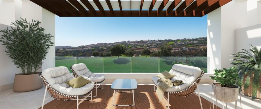 Amplias terrazas con vistas panorámicas al golf de La Cala Resort