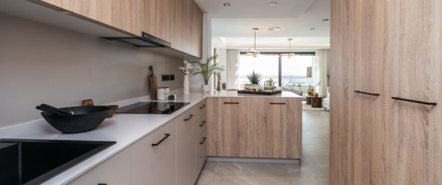 Cocina moderna y abierta en los nuevos adosados de The Meadows