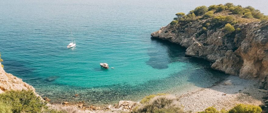 Agua transparente de playas Dénia, Costa Blanca