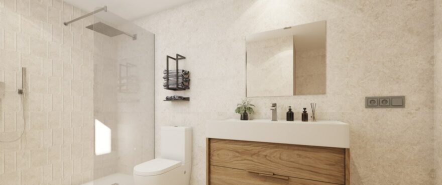 Baño moderno y completo en Valley Views, con mamparas instaladas