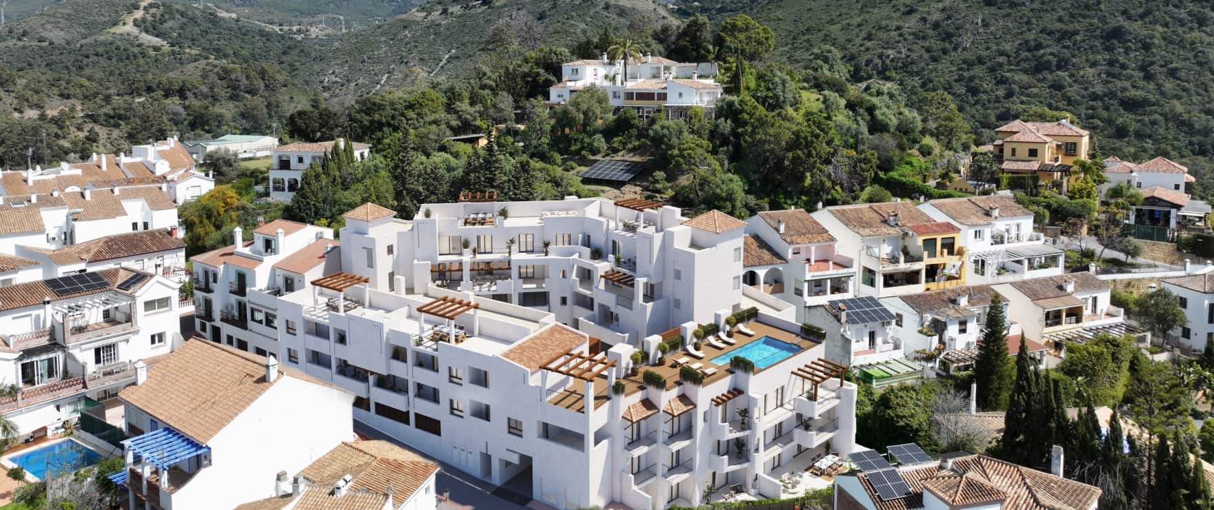 Fuente Lirios, Vista aérea de los nuevos apartamentos de 1, 2 a 3 dormitorios y áticos en venta, Benahavís, Marbella.